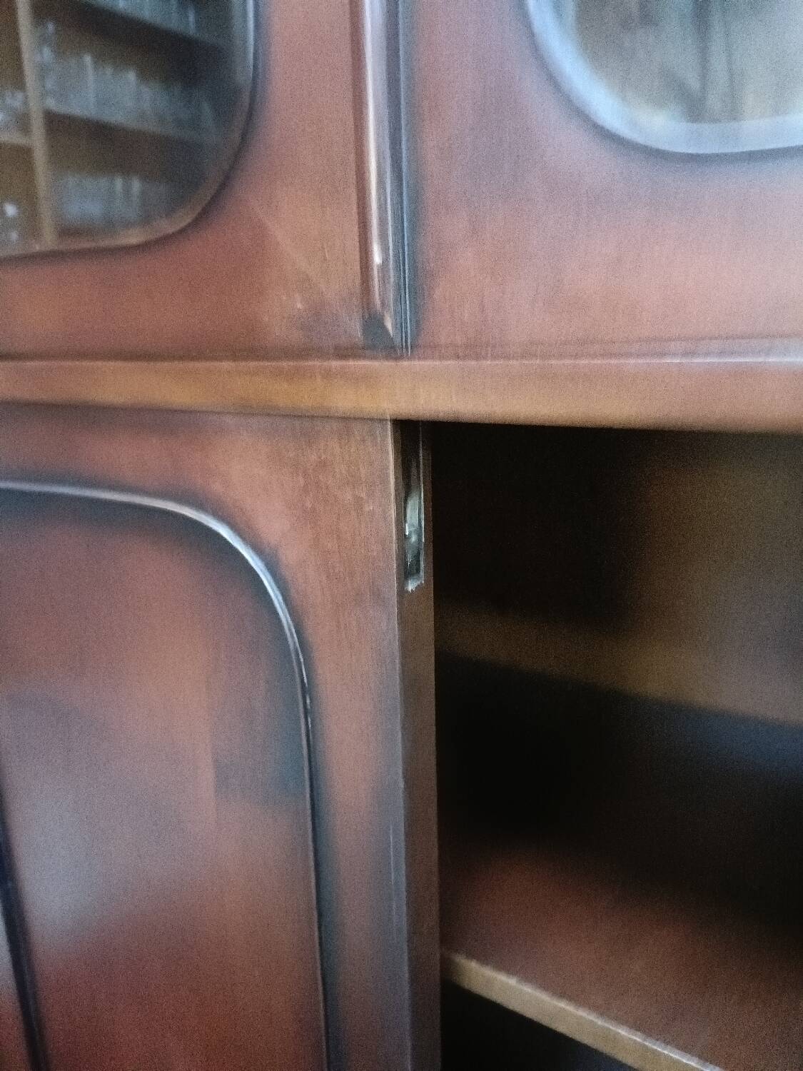 Vaisselier style classique avec partie vitrine