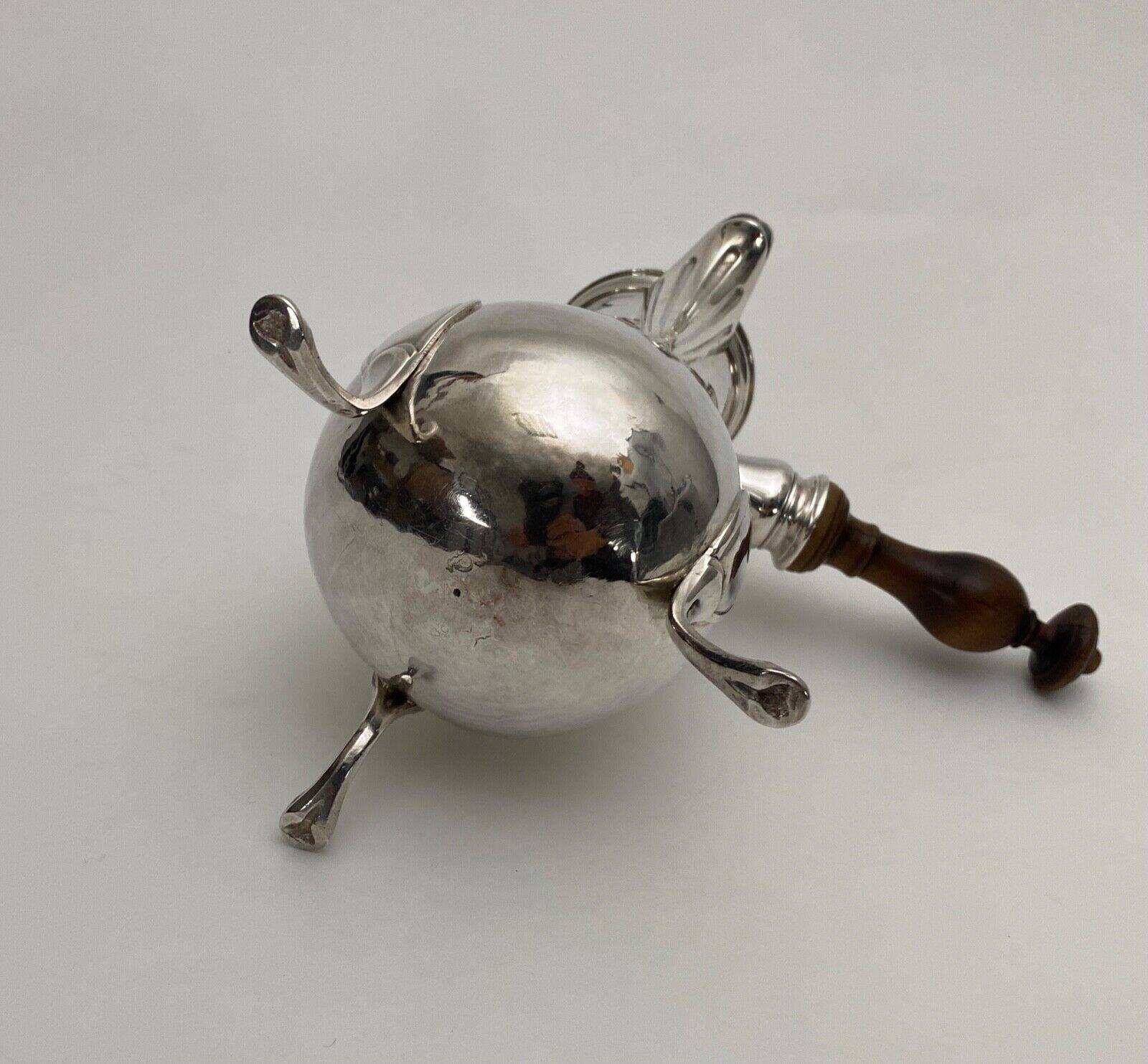 Tripod chocolate jug in silver from the 18th century Farmers General 378 grams