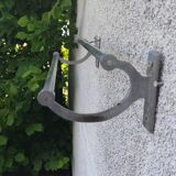 Metal towel rack