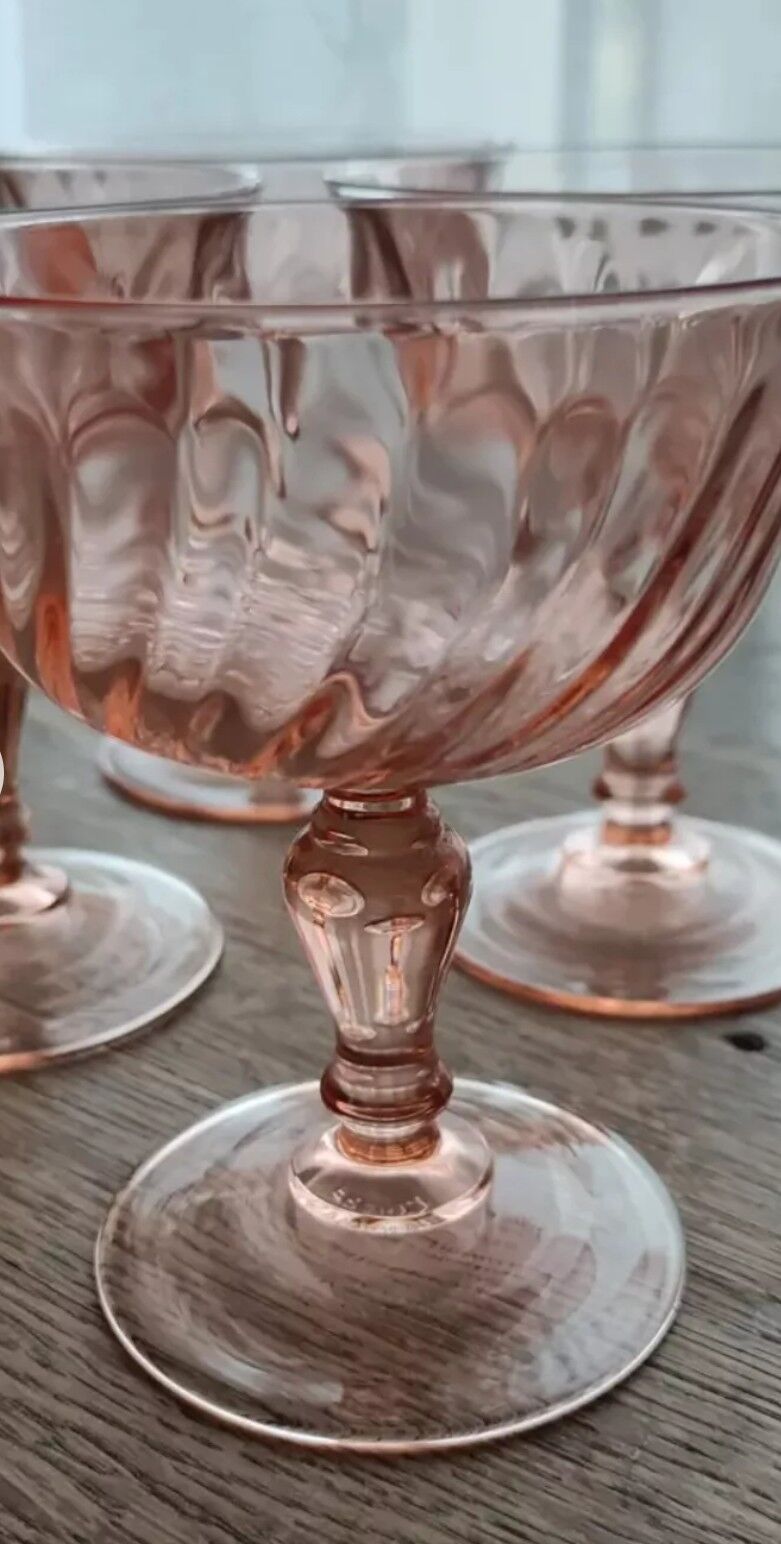 Ensemble de six verres, coupes à pieds rosaline d'arcoroc luminarc