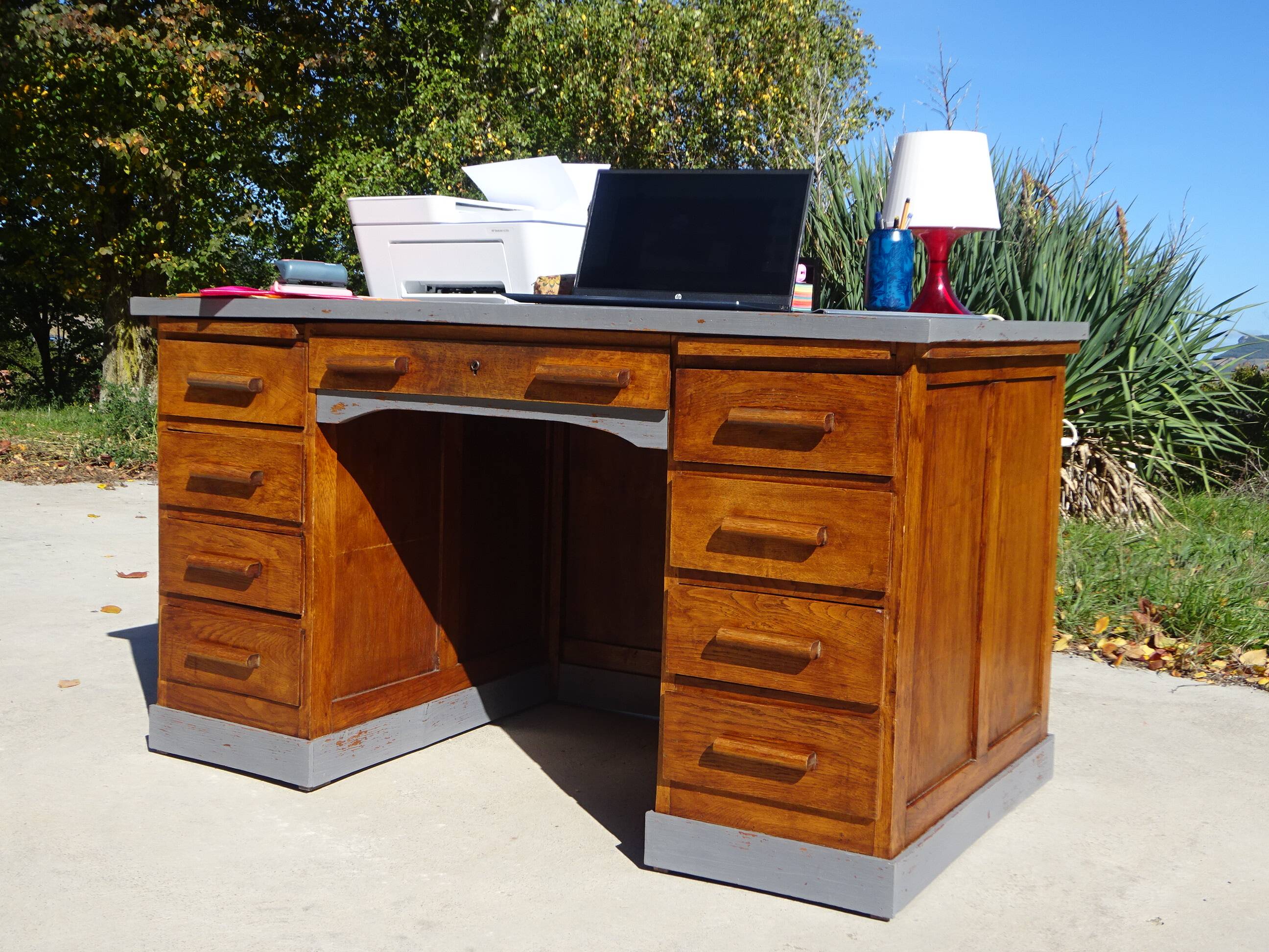 American desk, 9 drawers