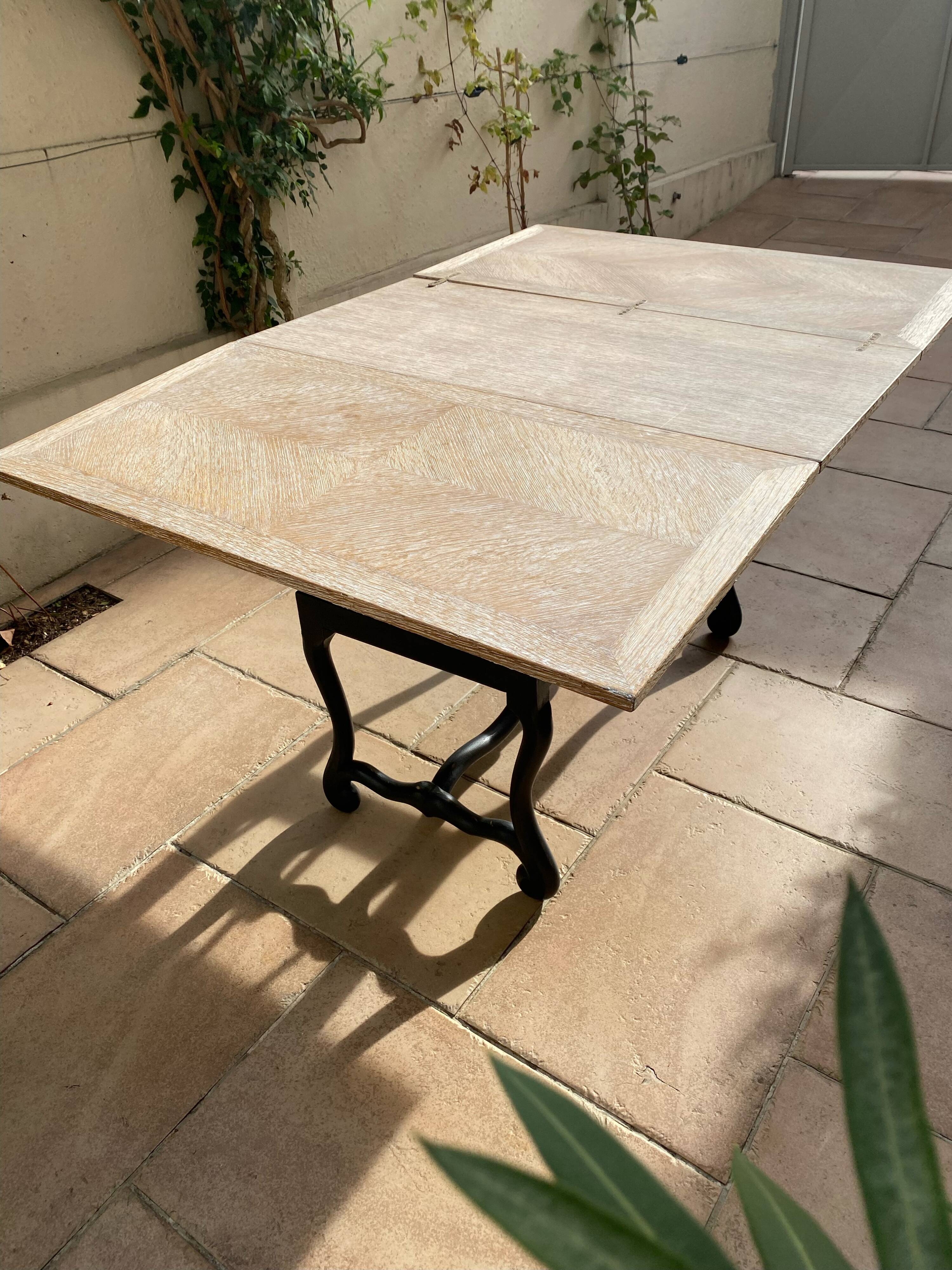 Table à système de un à trois plateaux vers 1950