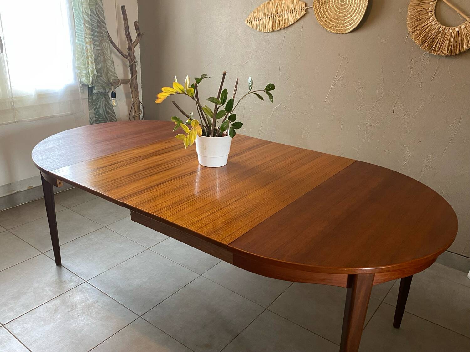 Vintage French house extendable round table (very large when unfolded)