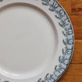 Plat rond en terre de fer décor iris Badonviller