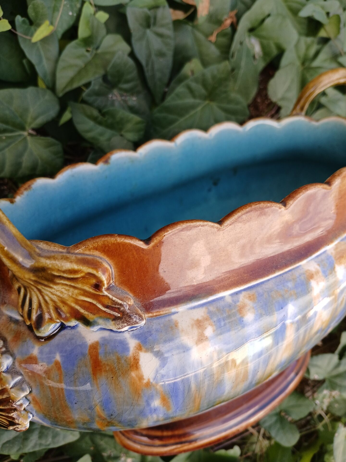 Jardinière ancienne en barbotine