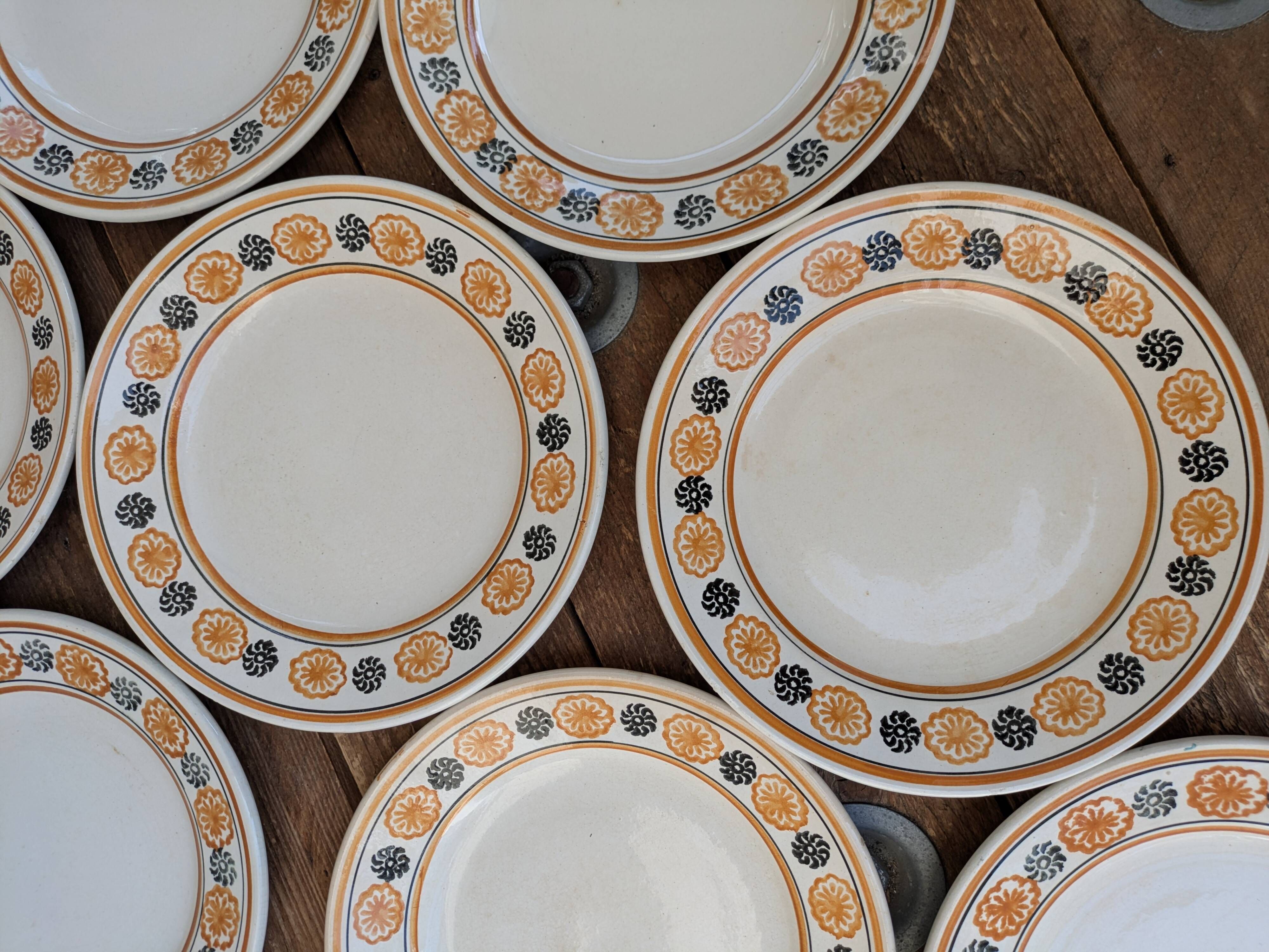 10 dessert plates Saint Amand Amandinoise frilled with orange and black flowers.