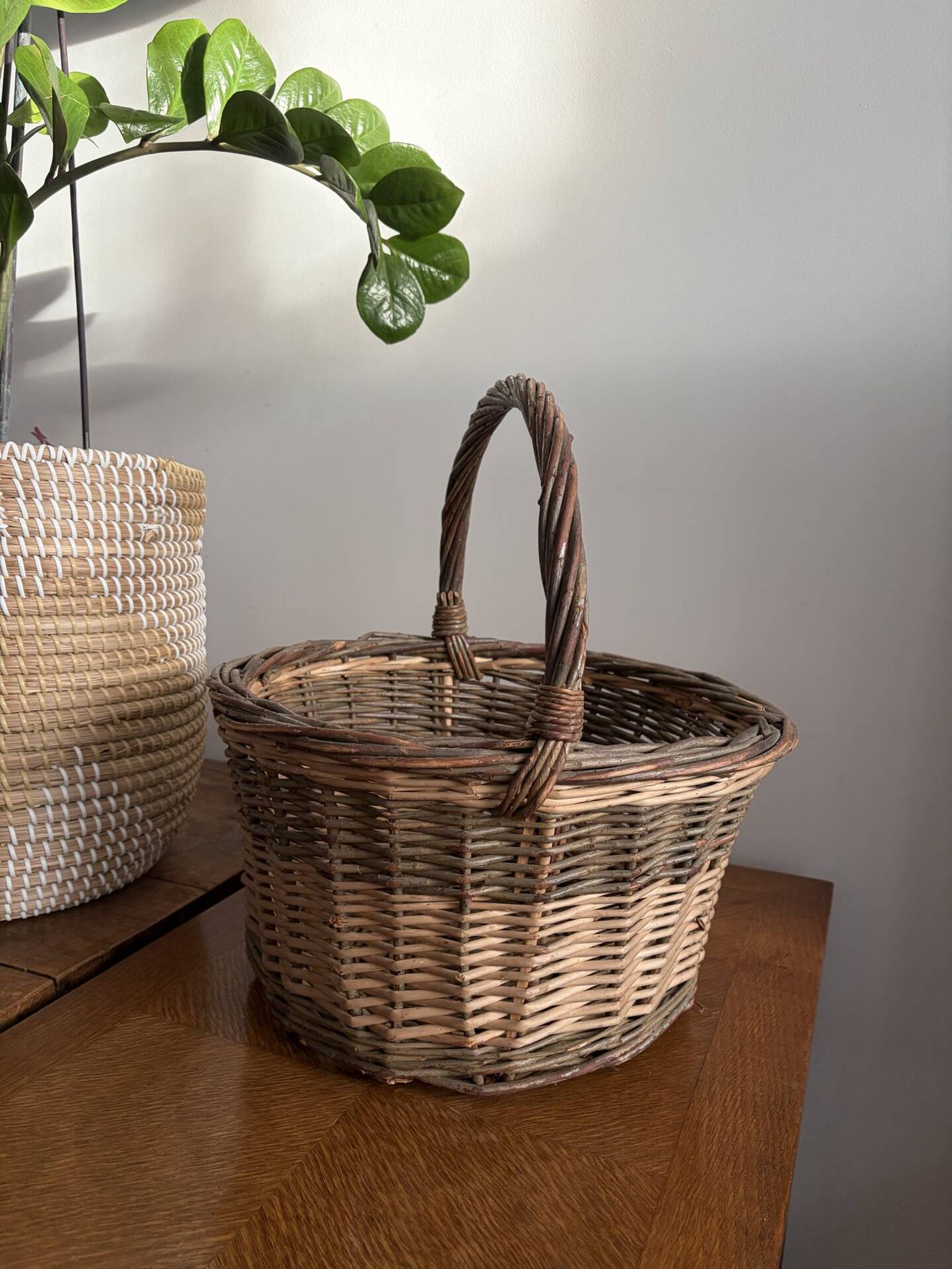 Panier osier tressé vintage , grande anse
