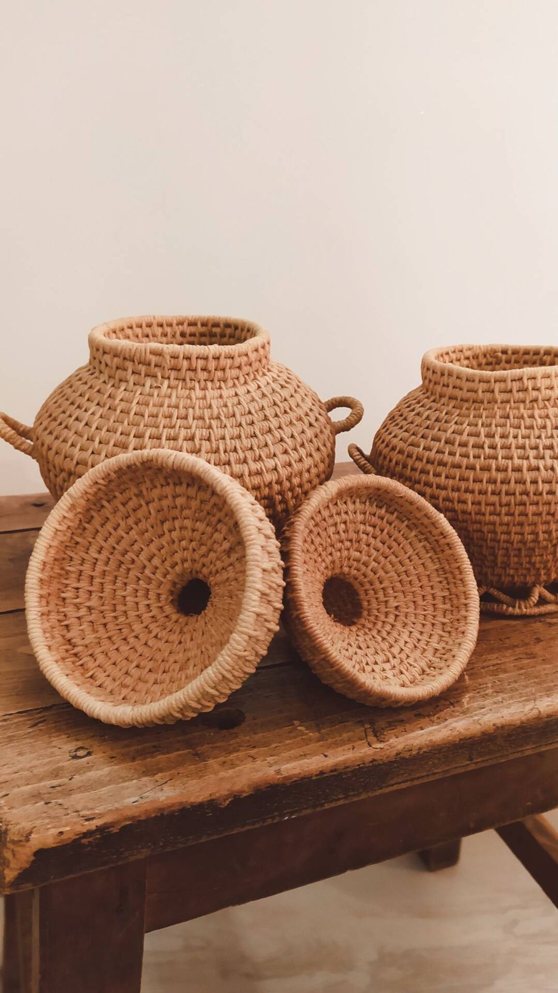 Duo de paniers vintage en vannerie artisanale • Pièces décoratives