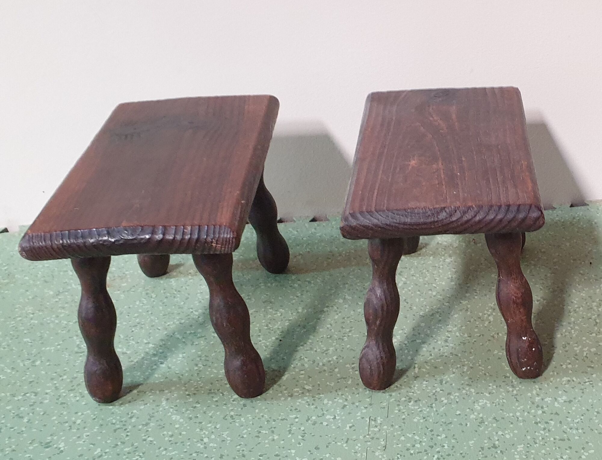 Lot de 2 repose-pieds petits bancs en bois