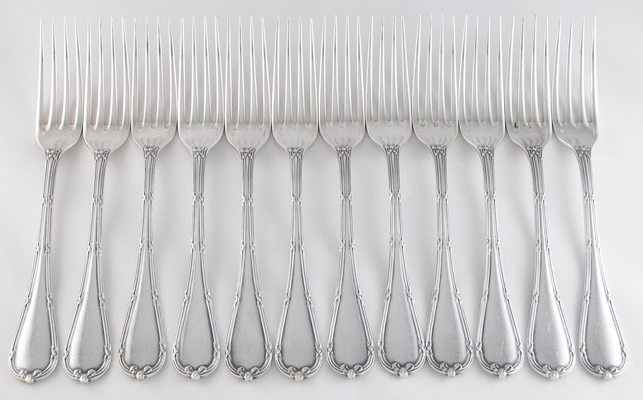CHRISTOFLE 1907-1935 - 12 table forks and 12 Louis XVI style table spoons, Rubans model