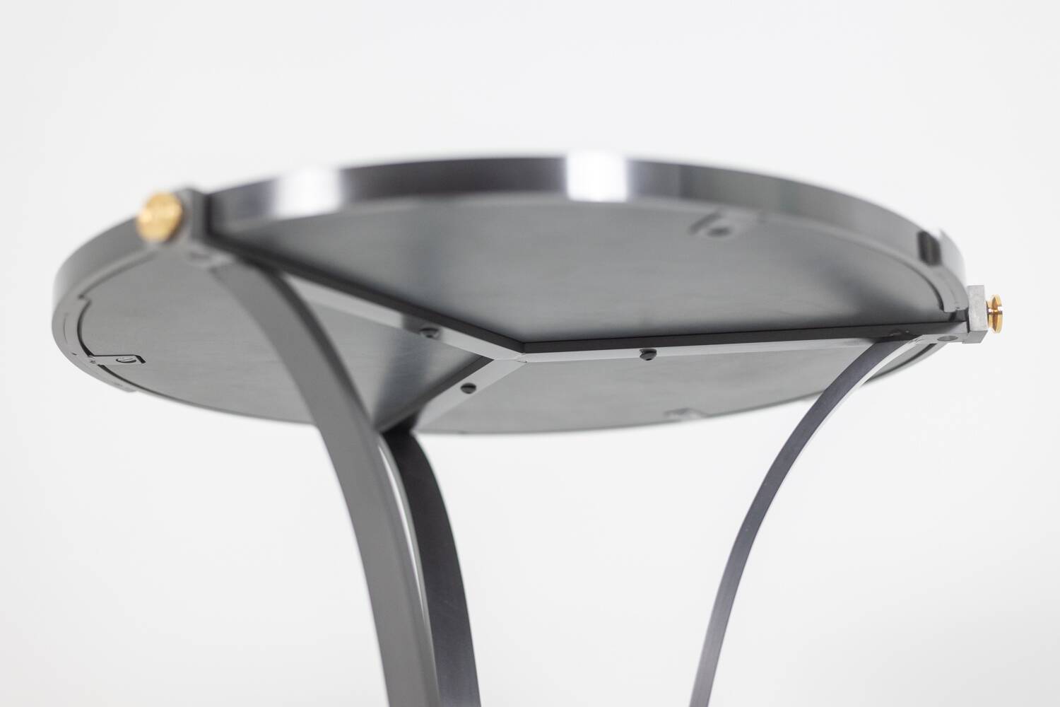 “Canabas” pedestal table in patinated leather, steel, and gilded brass. Contemporary. LS59502209H