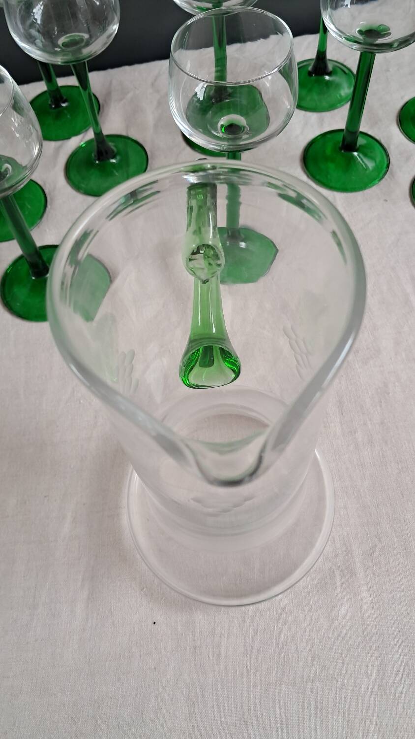 Carafe and balloon glasses for Alsace wine