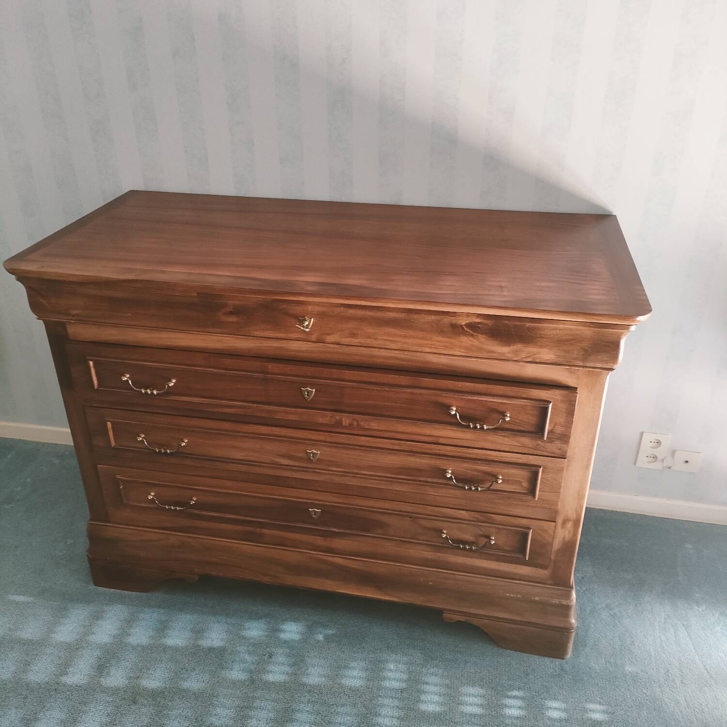 Louis Philippe chest of drawers in walnut