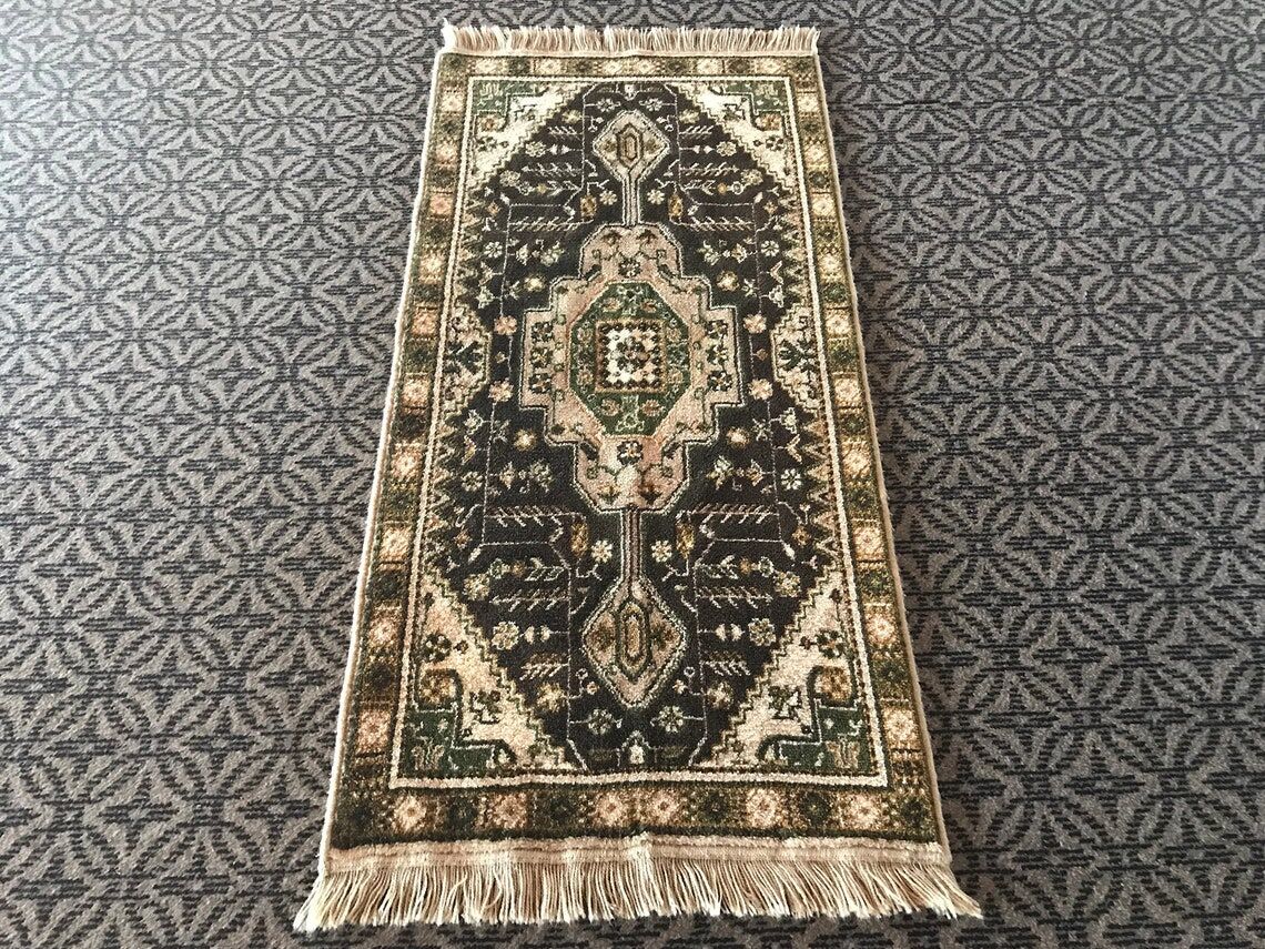 Vintage Turkish Carpet with Medallion Design 134 X 66 cm