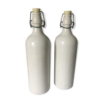 Duo de bouteilles en grès,