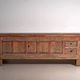 Meuble bas ancien sculpté polychrome en sapin – Xinjiang, vers 1900