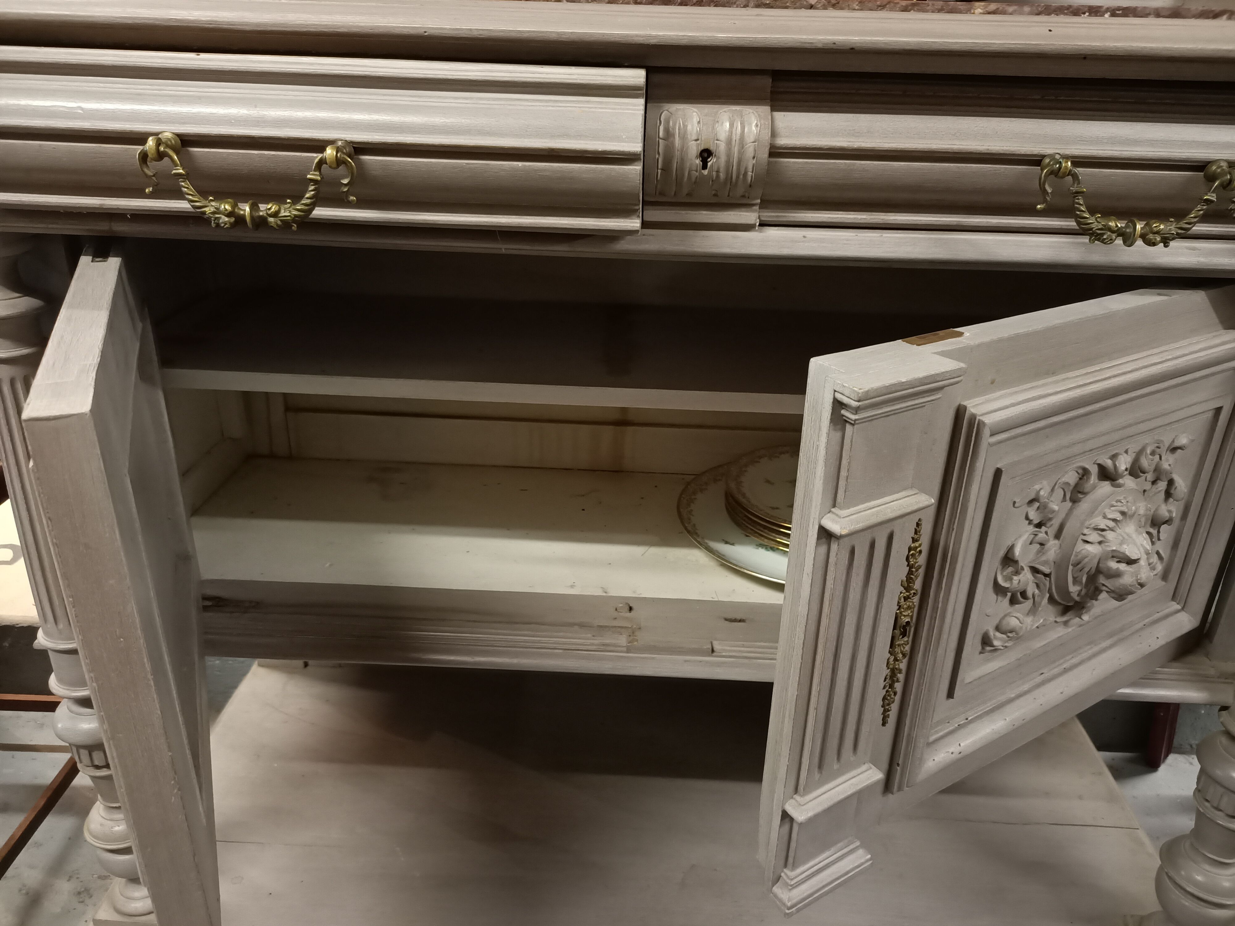 Sideboard 2 sculpted body