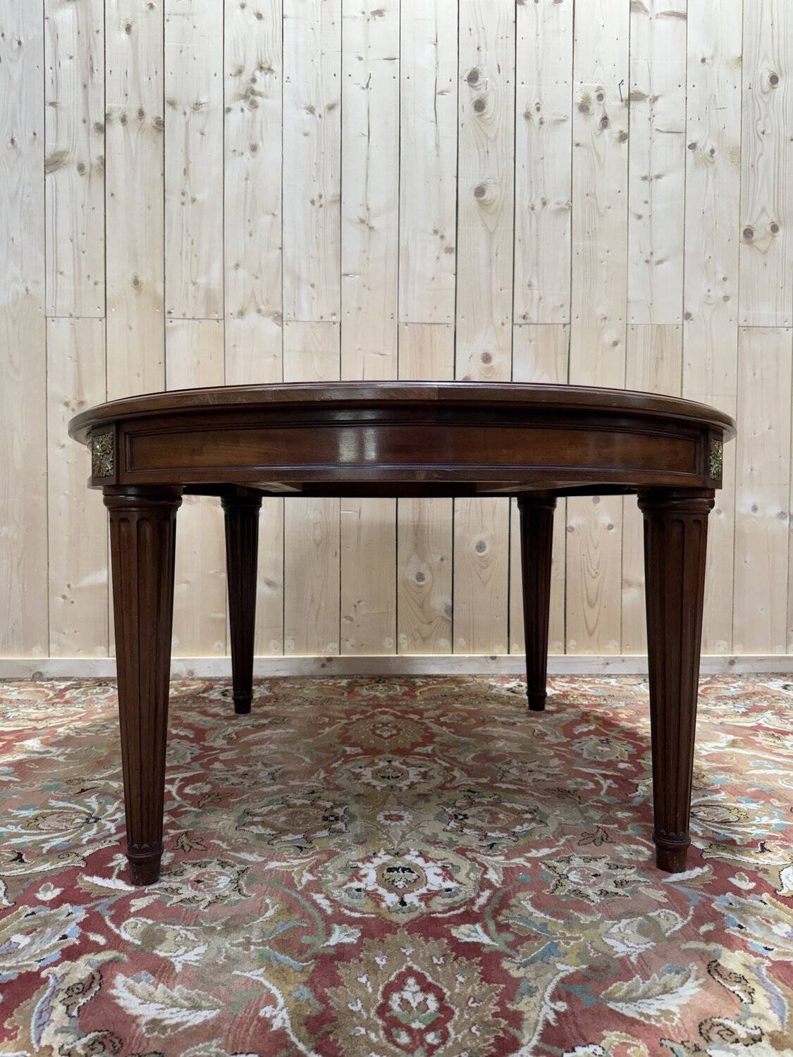 Oval dining table in Louis XVI style made of mahogany.