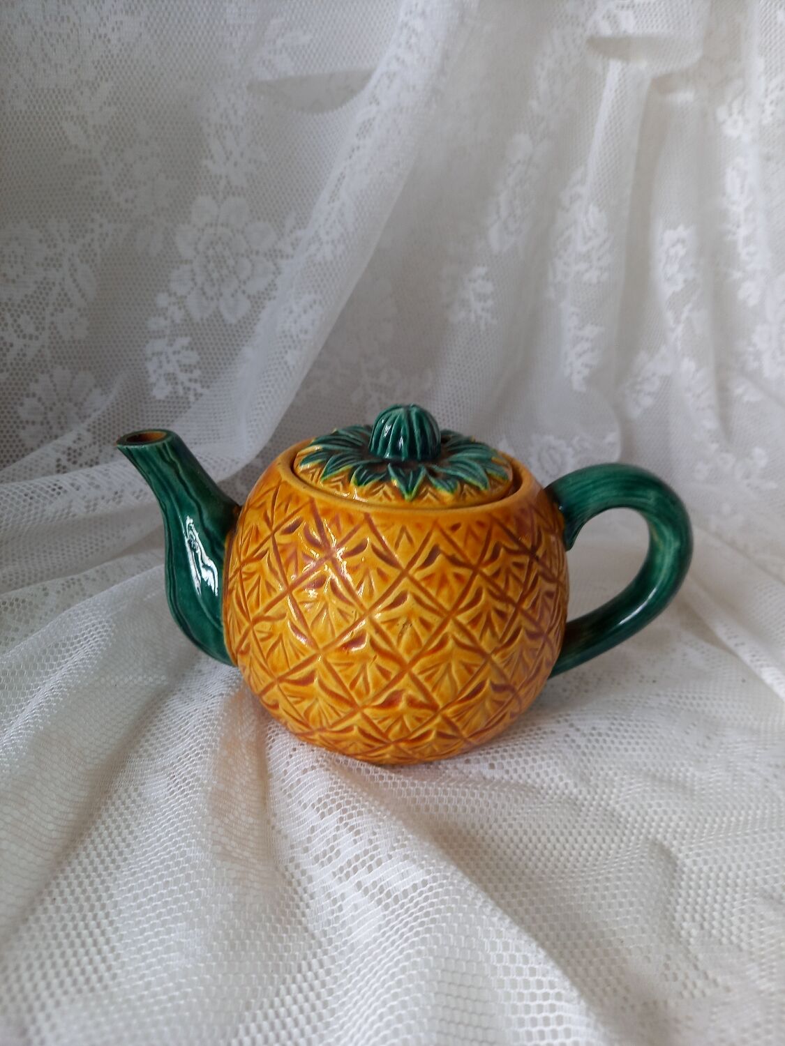 Pineapple teapot