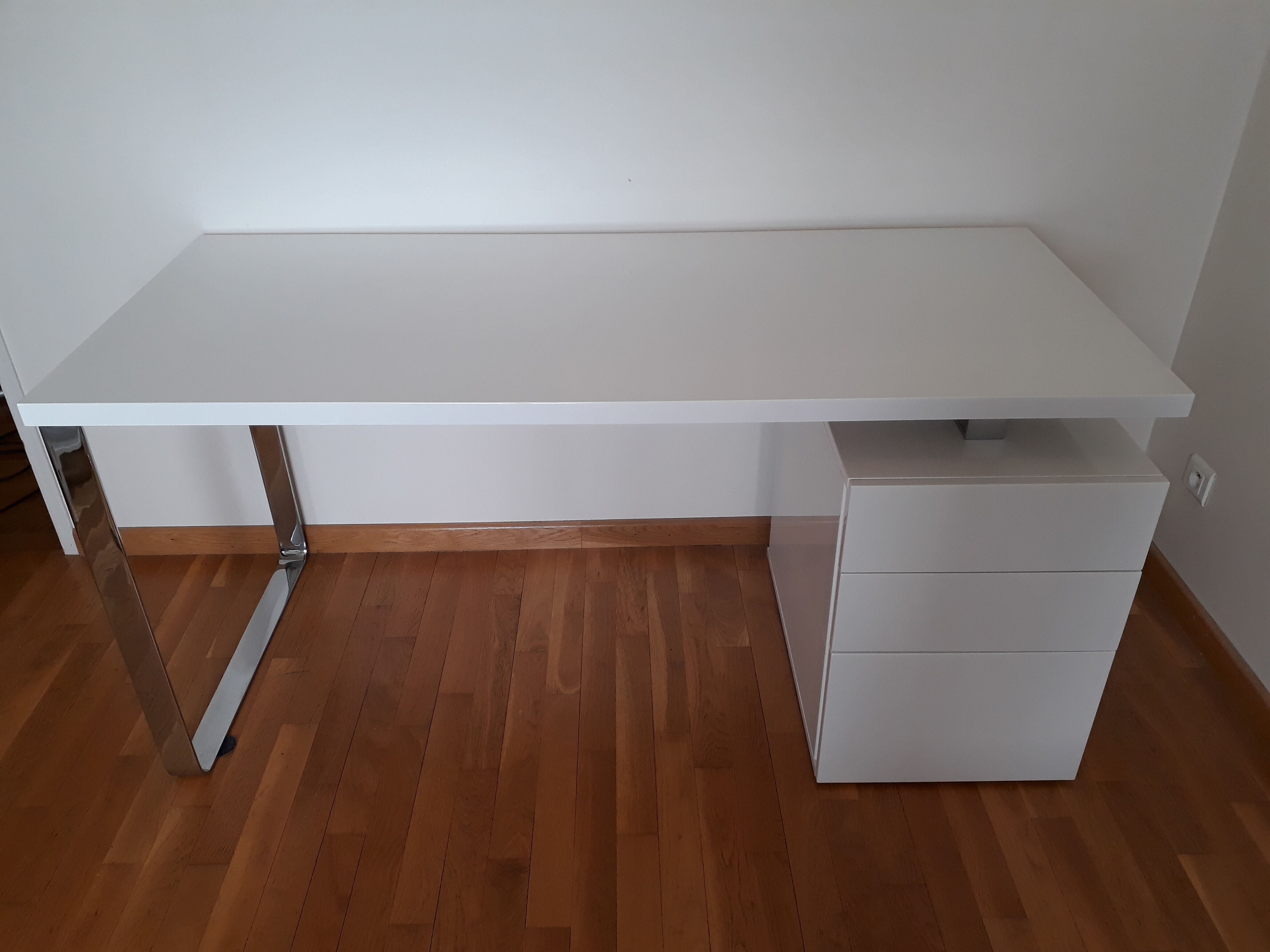 Bureau design laqué blanc