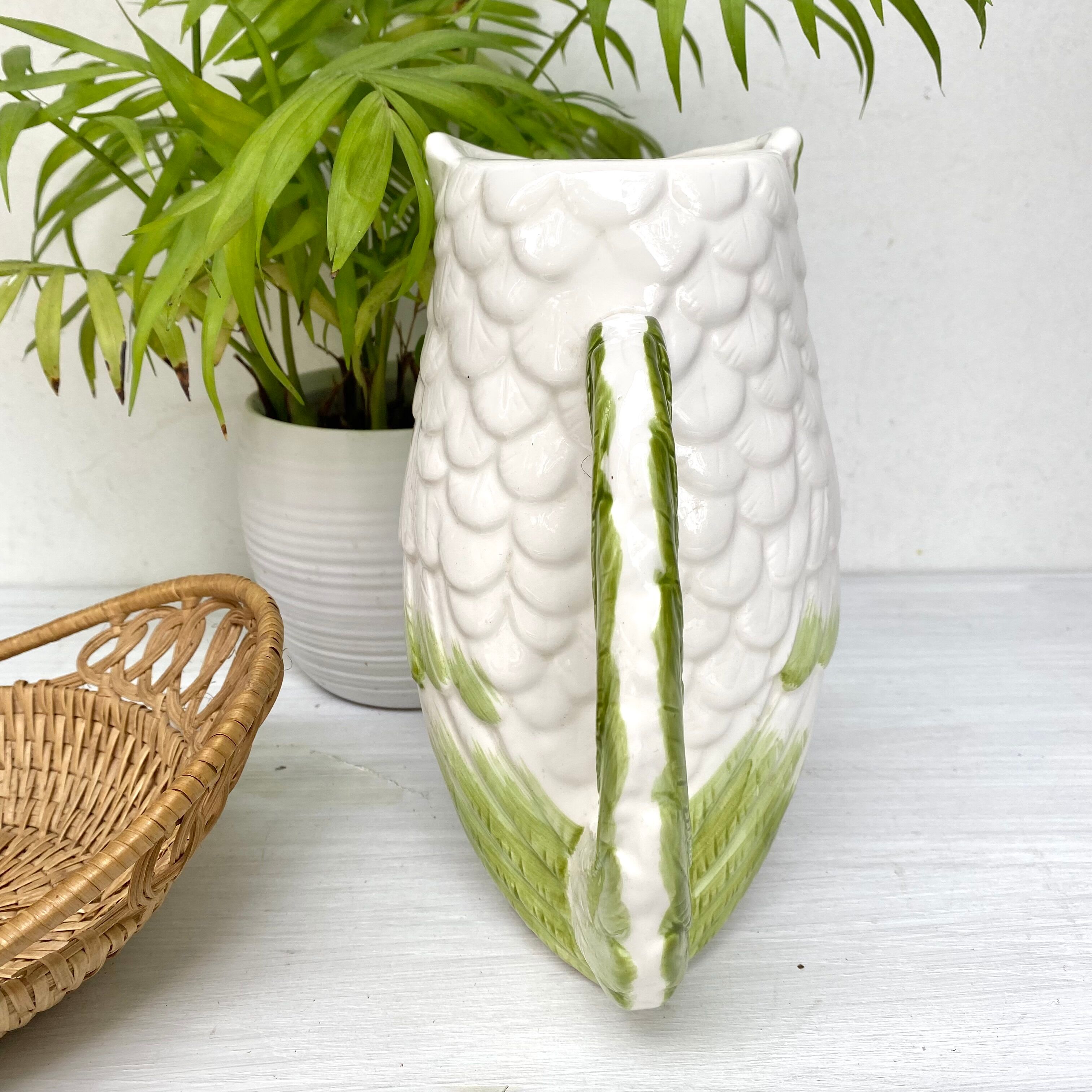 Pitcher in slurry owl