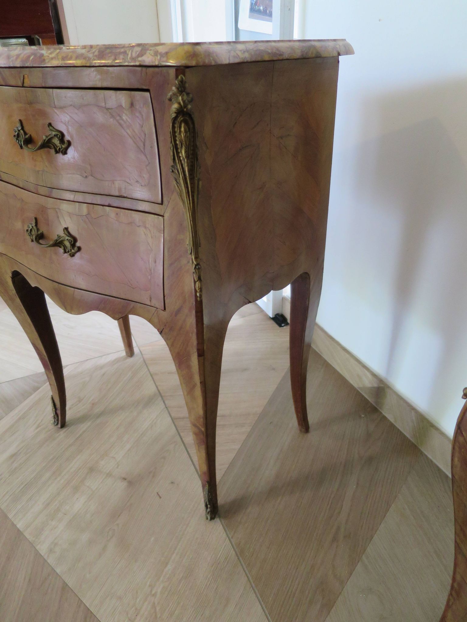 Paire de 2 chevets-louis xv-marqueterie-2 tiroirs-marbre rose