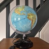 Vintage illuminated globe. Ideal for decoration or for an office.