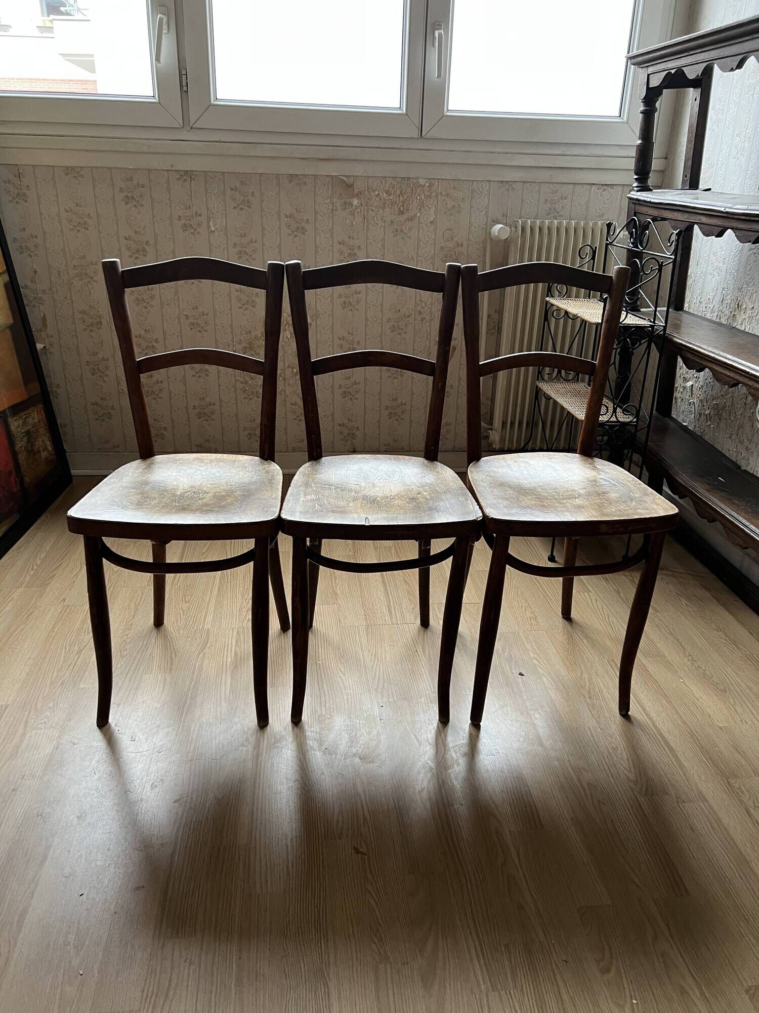 Chaises bistrot en trio