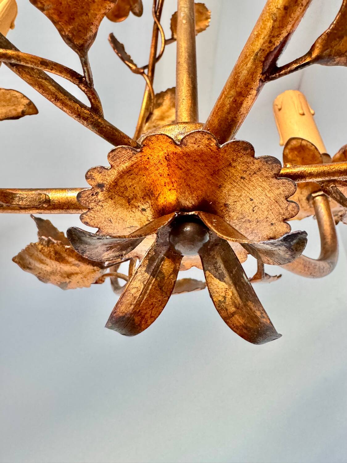 Ancien lustre en métal doré vers 1960