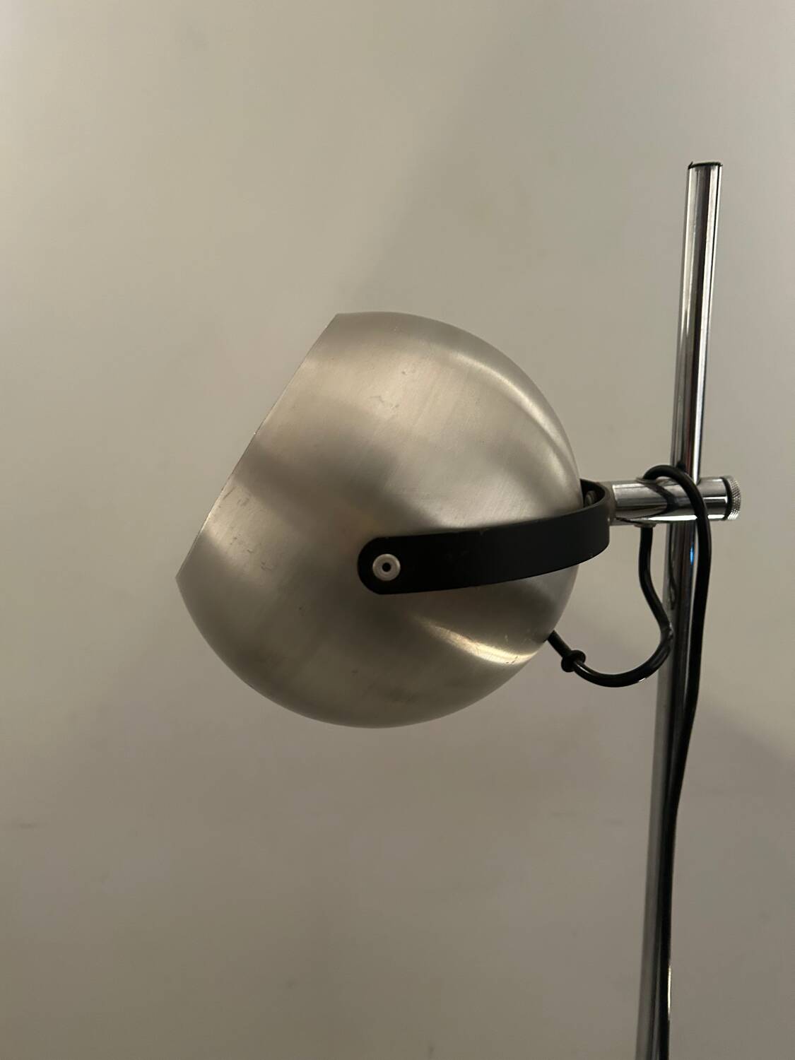 Lampadaire vintage en forme de boule oculaire Anvia