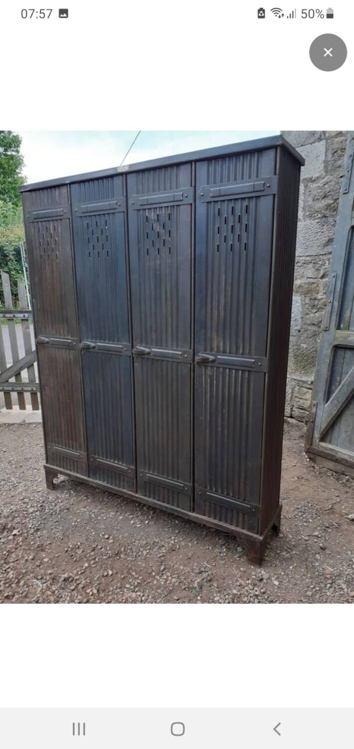 Strafor locker room furniture