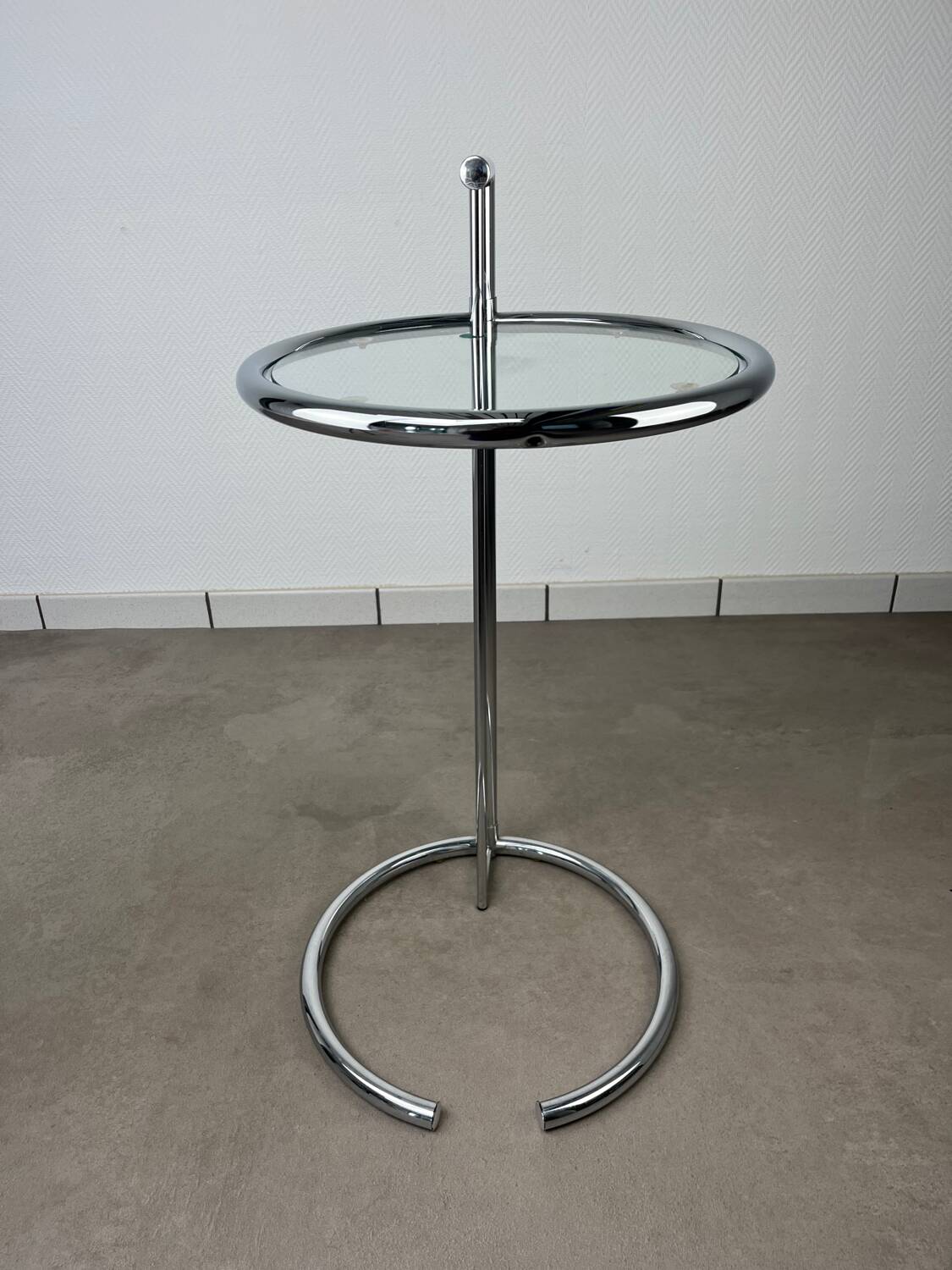 Chrome and glass design side table, adjustable.