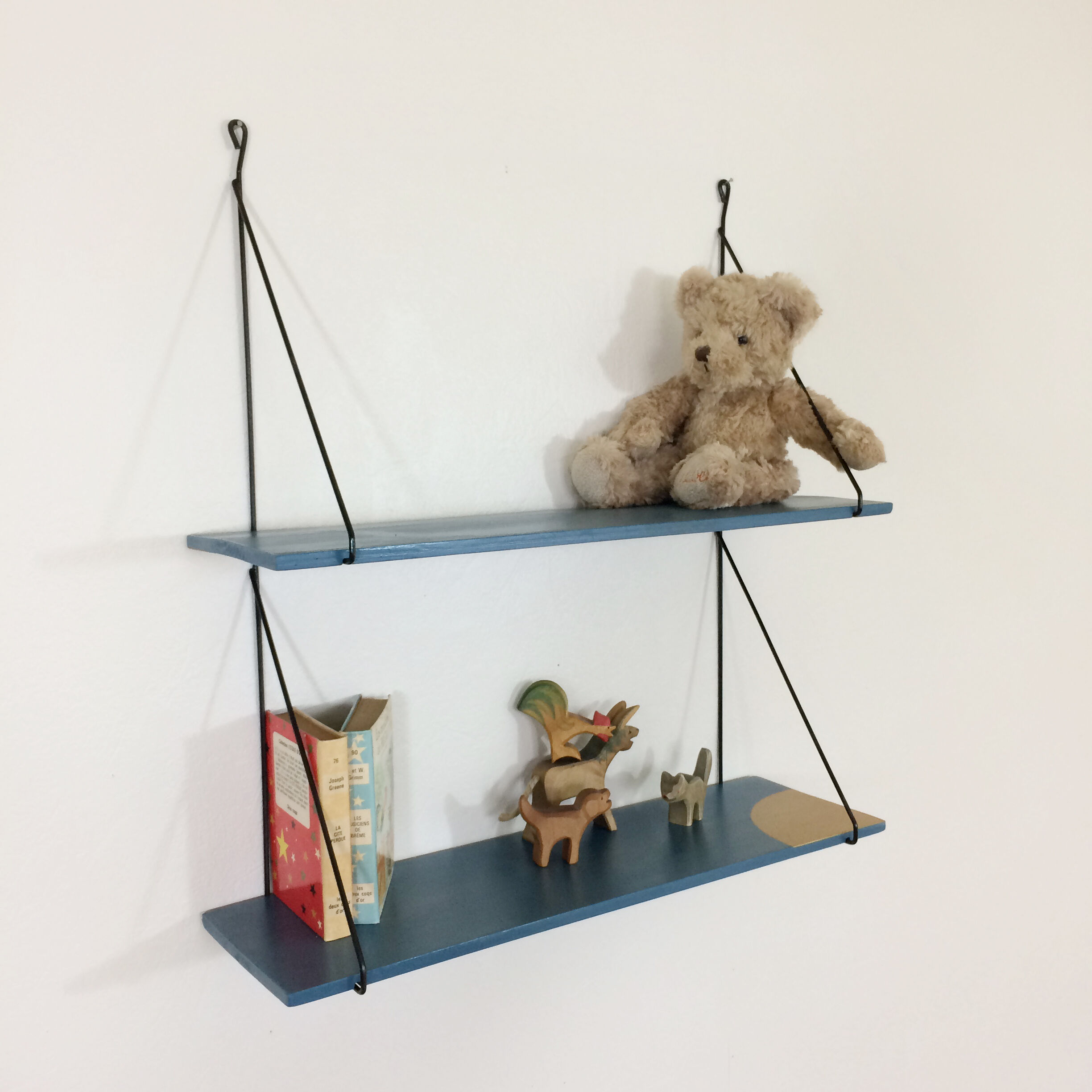 Shard string and gold