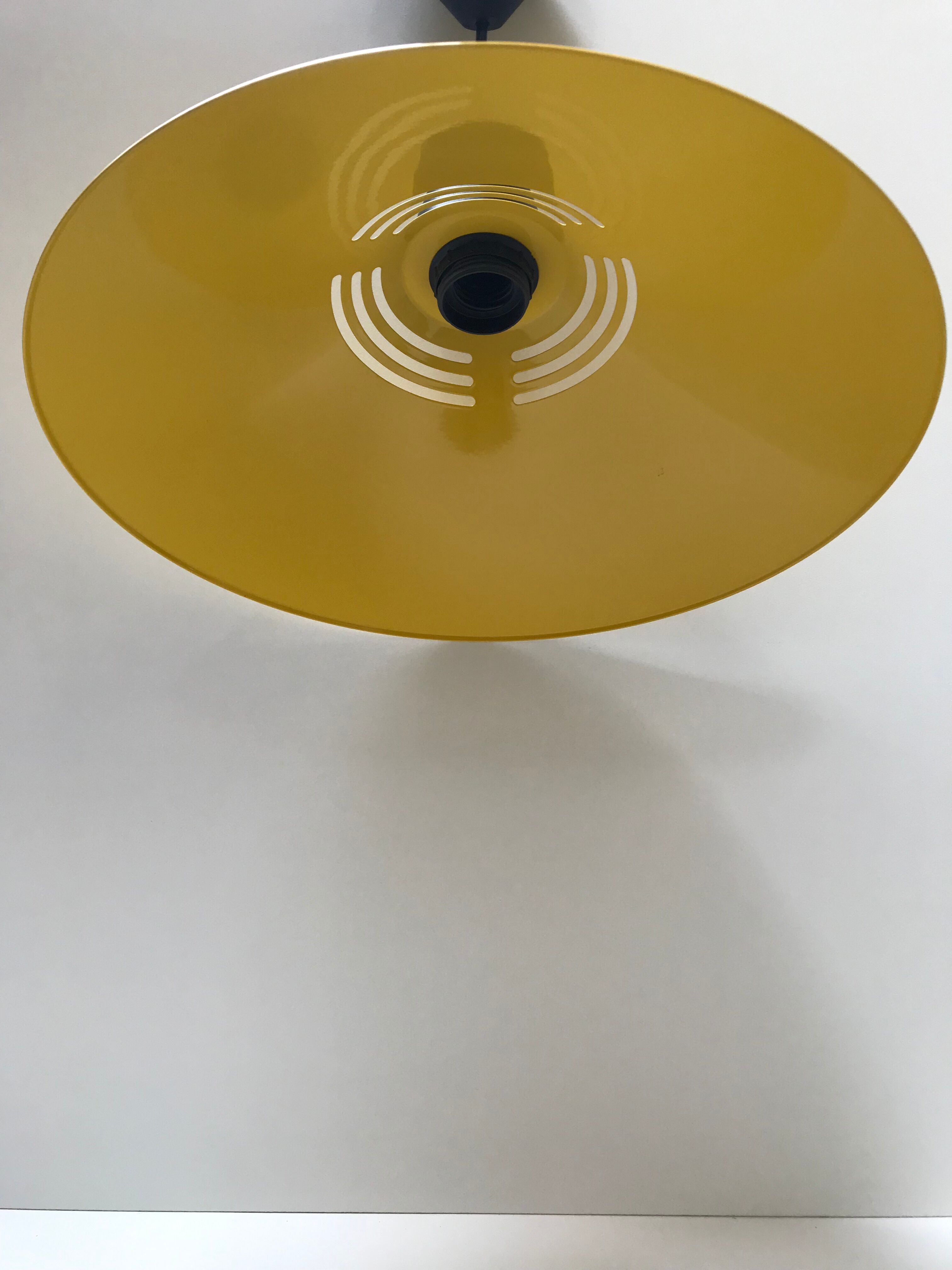 Yellow metal suspension