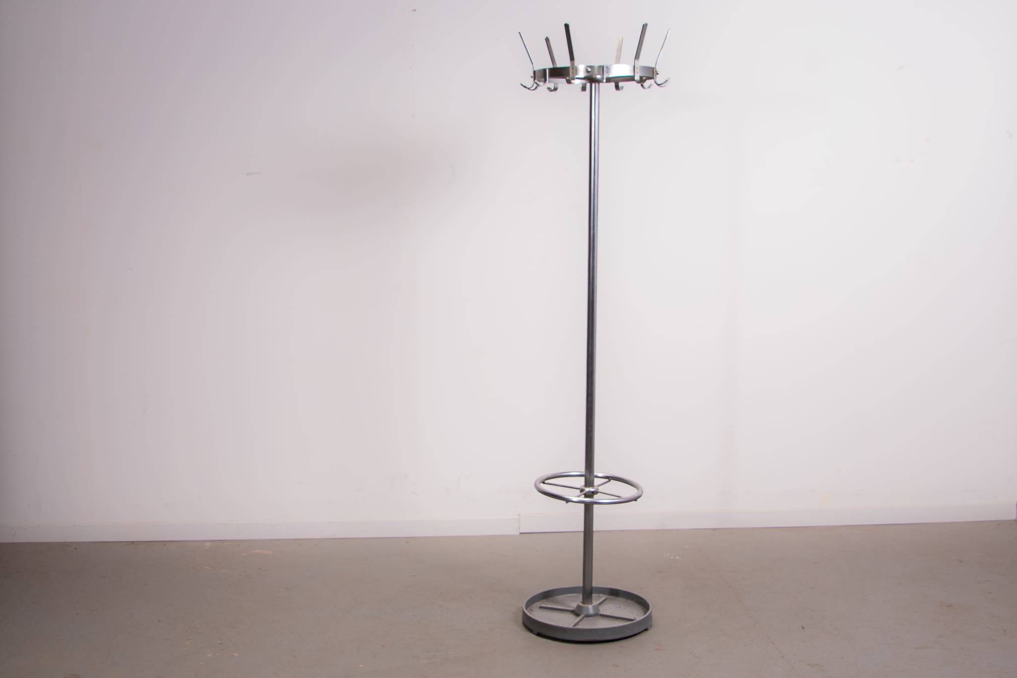 Coat rack designed by Friso Kramer for Ahrend de Cirkle