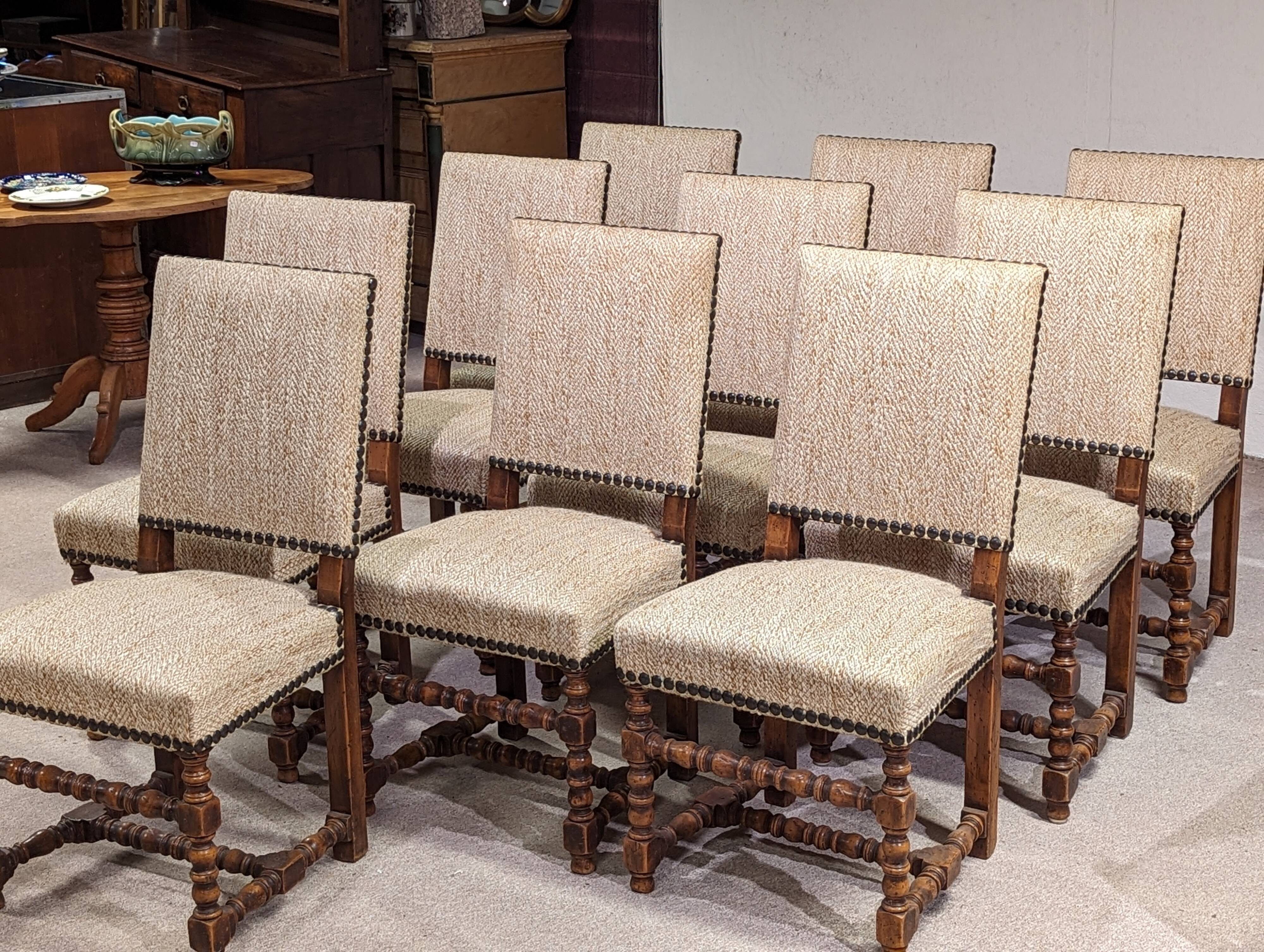Ensemble de 10 chaises de style louis XIII