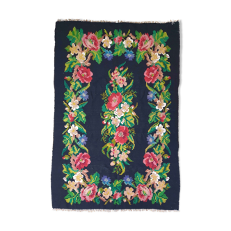 Tapis floral en laine tissée à la main, noir avec des fleurs colorées, fabriqué en Roumanie