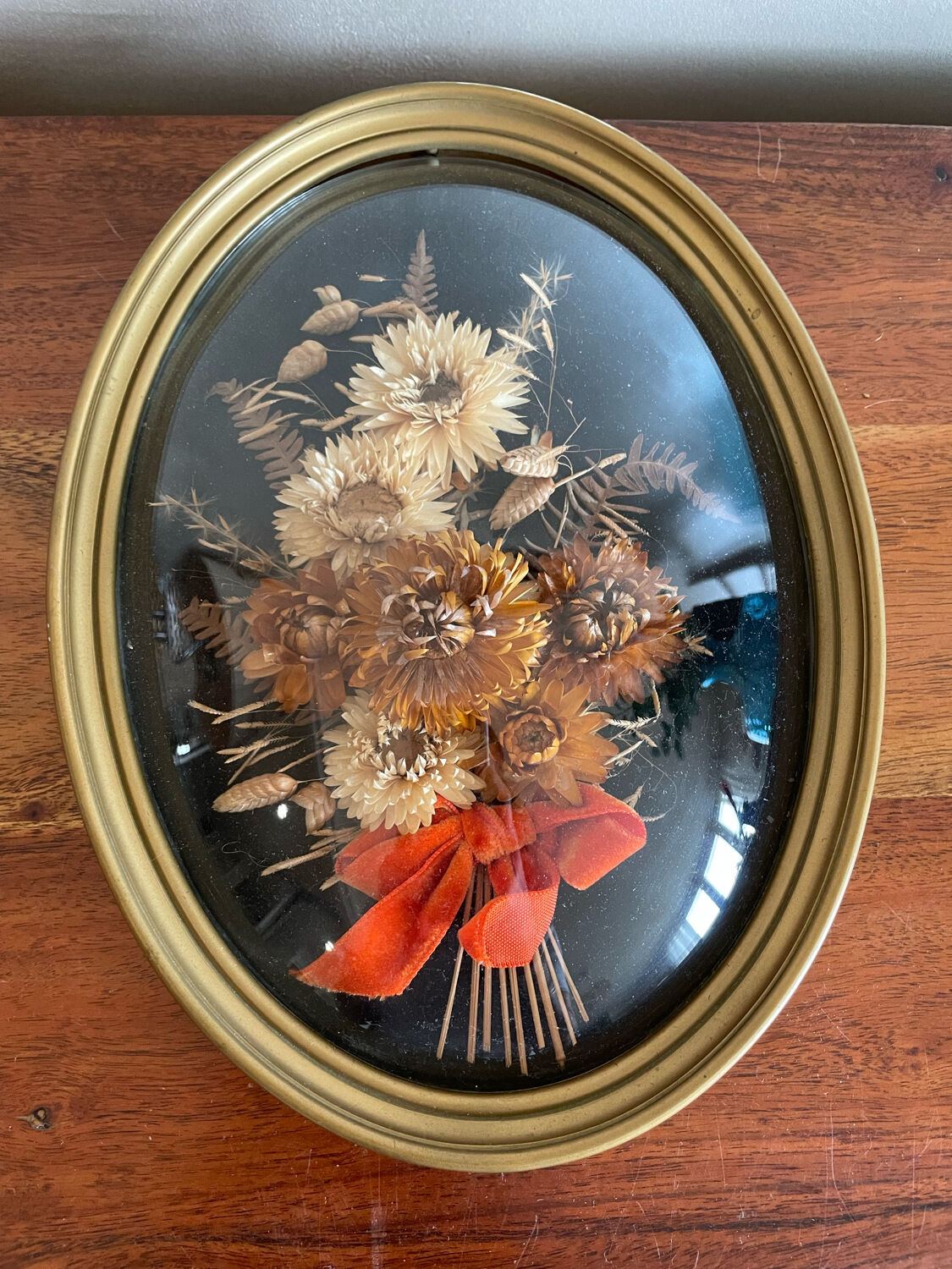 Oval frame
