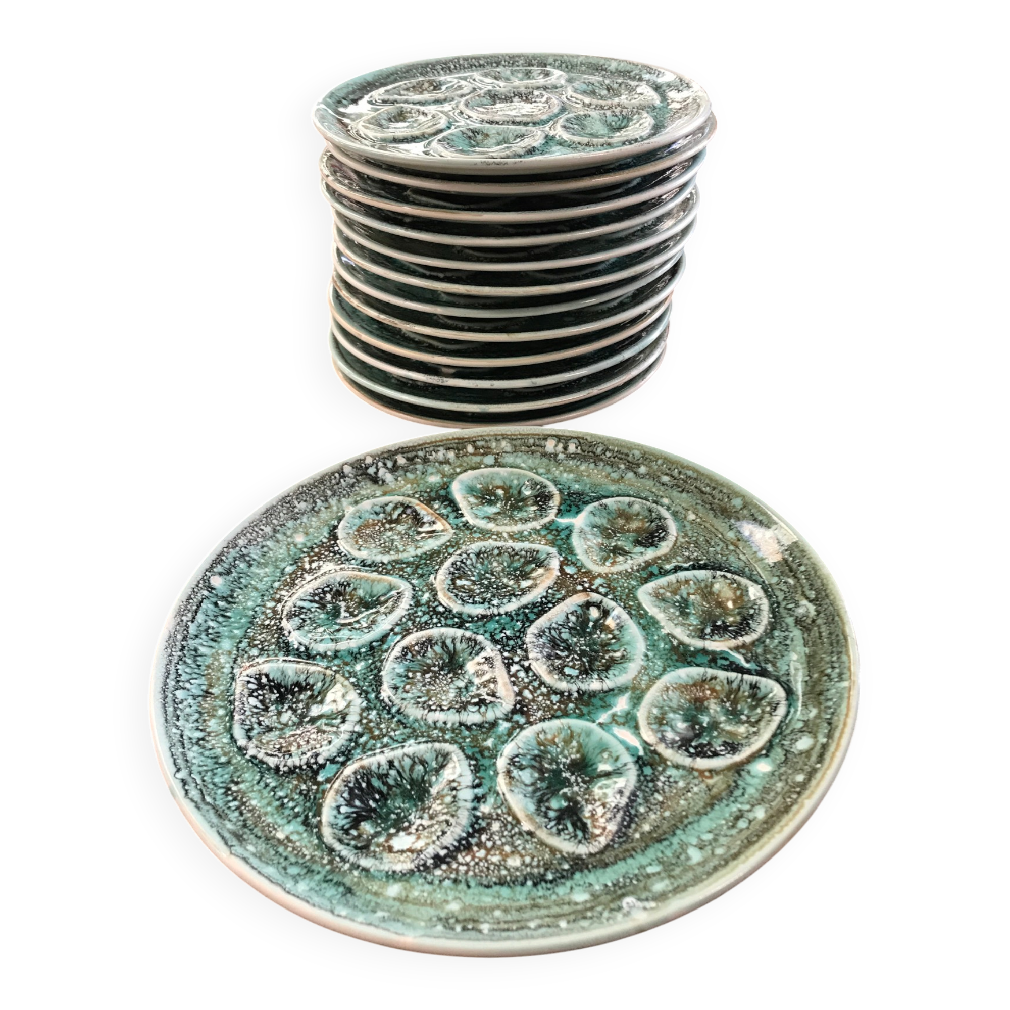 Set of 12 plates and an oyster dish or other in majolica.