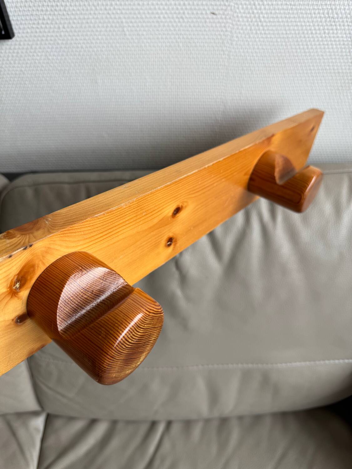 Porte manteau Charlotte Perriand en pin