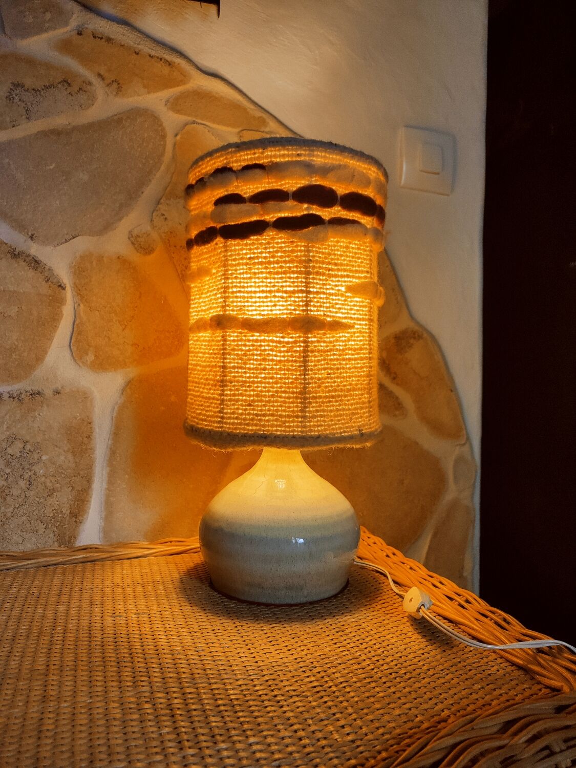 Table lamp in turned ceramic and wool