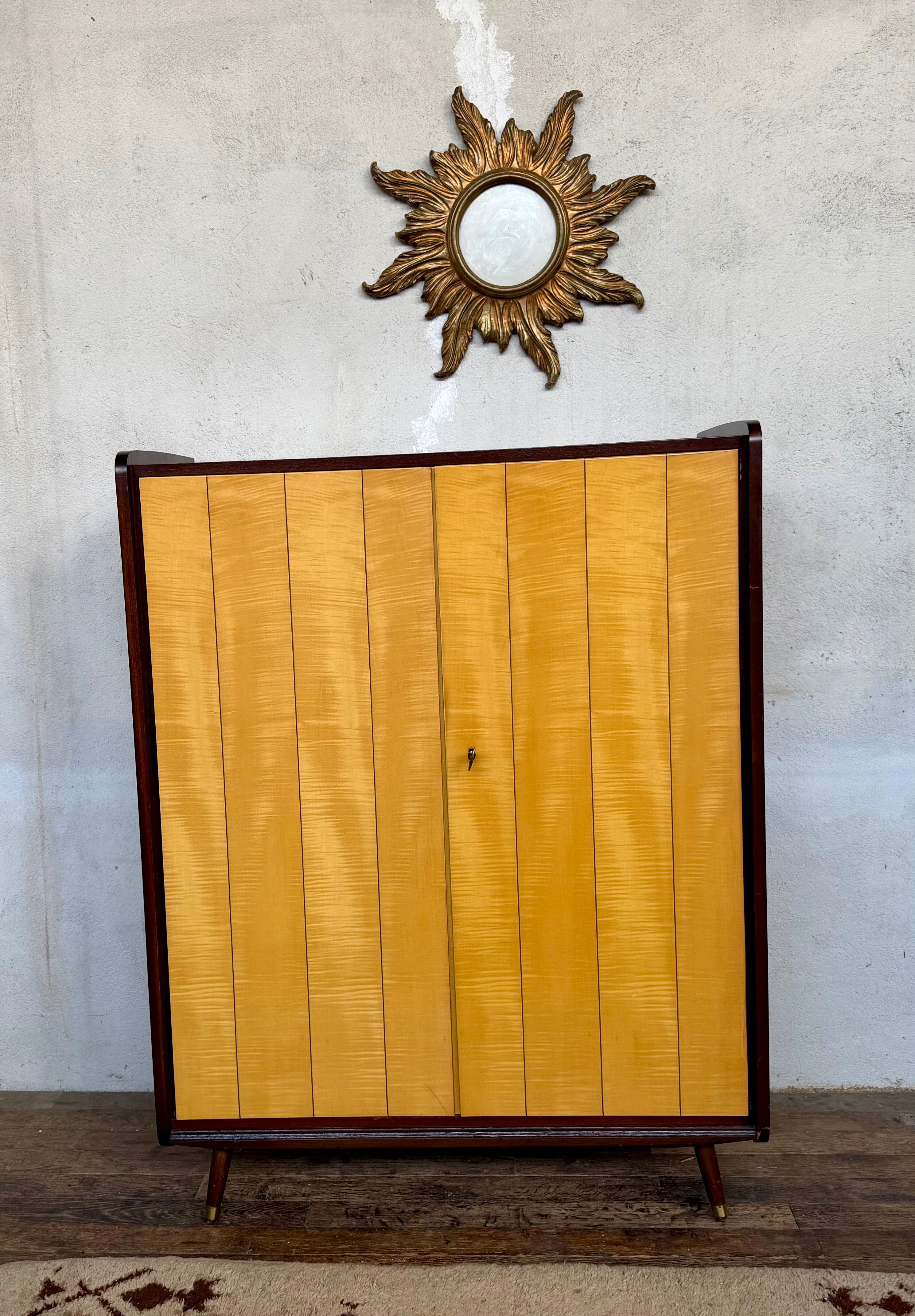 Armoire vintage deux portes pieds compas bi couleur