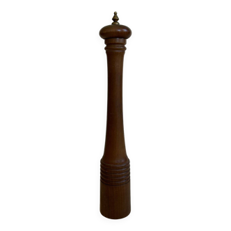 Wooden pepper shaker