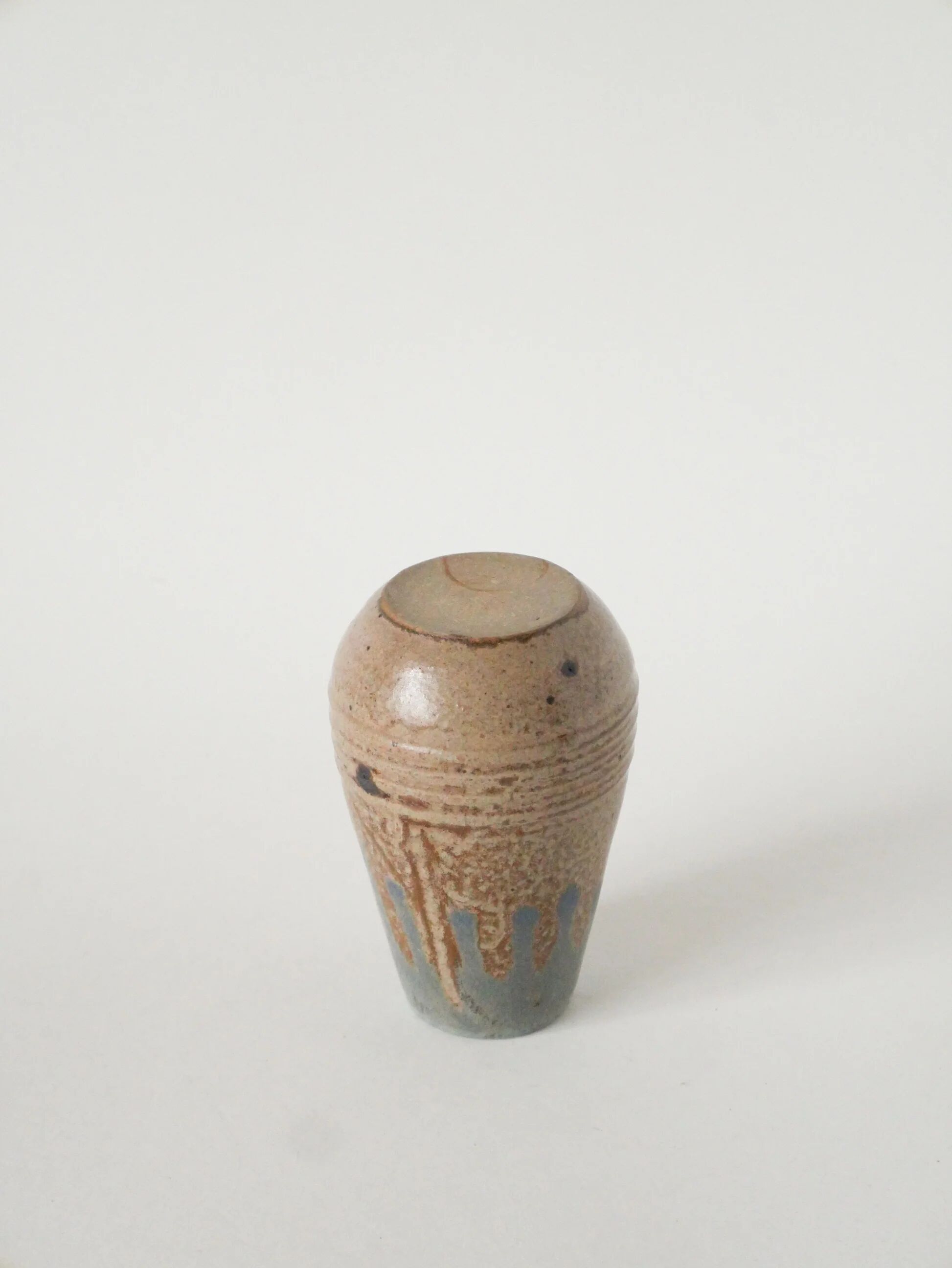 Petit vase en grès, forme conique - 11 x 8 cm