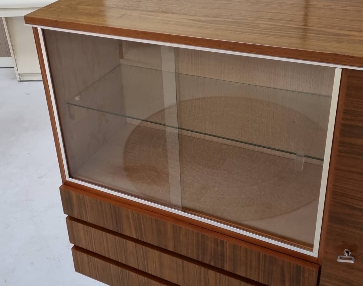 Vitrine du milieu du siècle