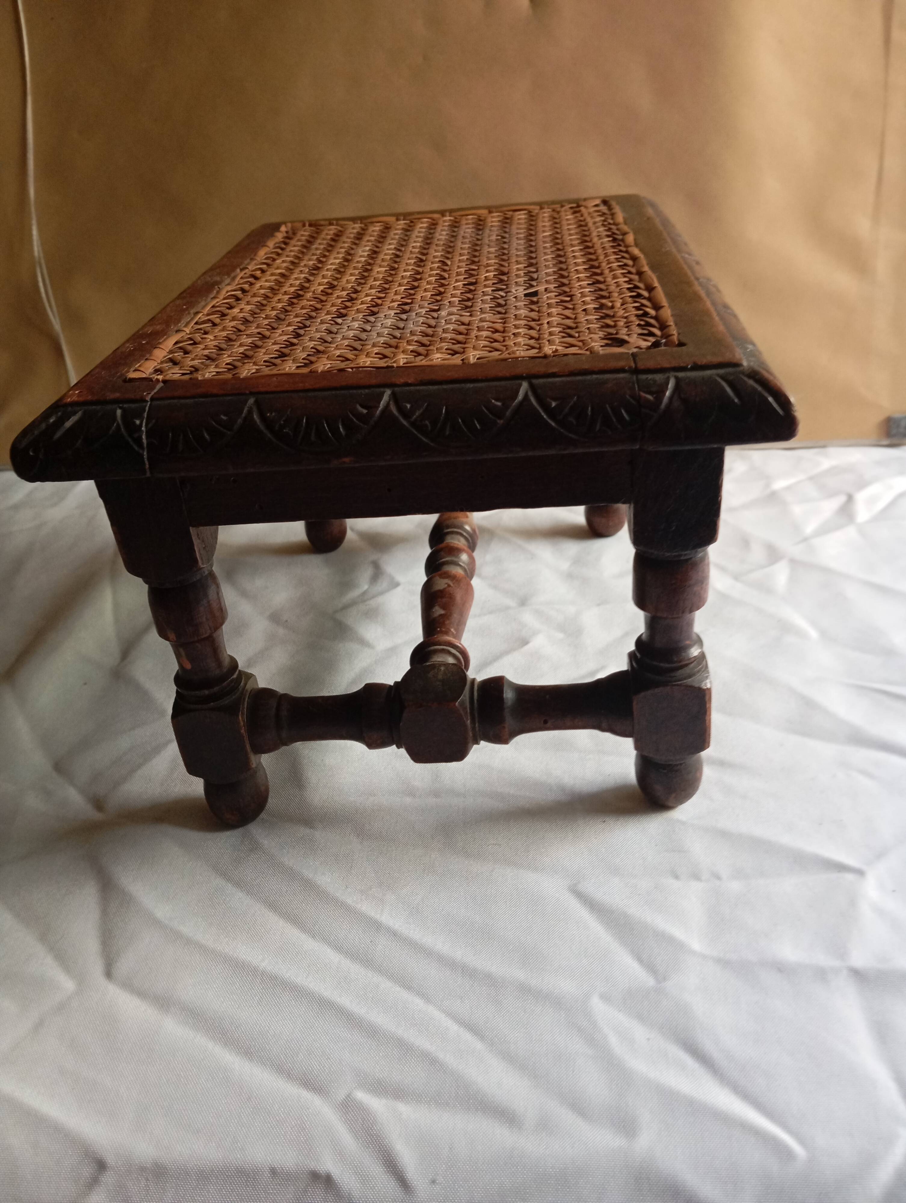 SMALL WOODEN BENCH / CANE