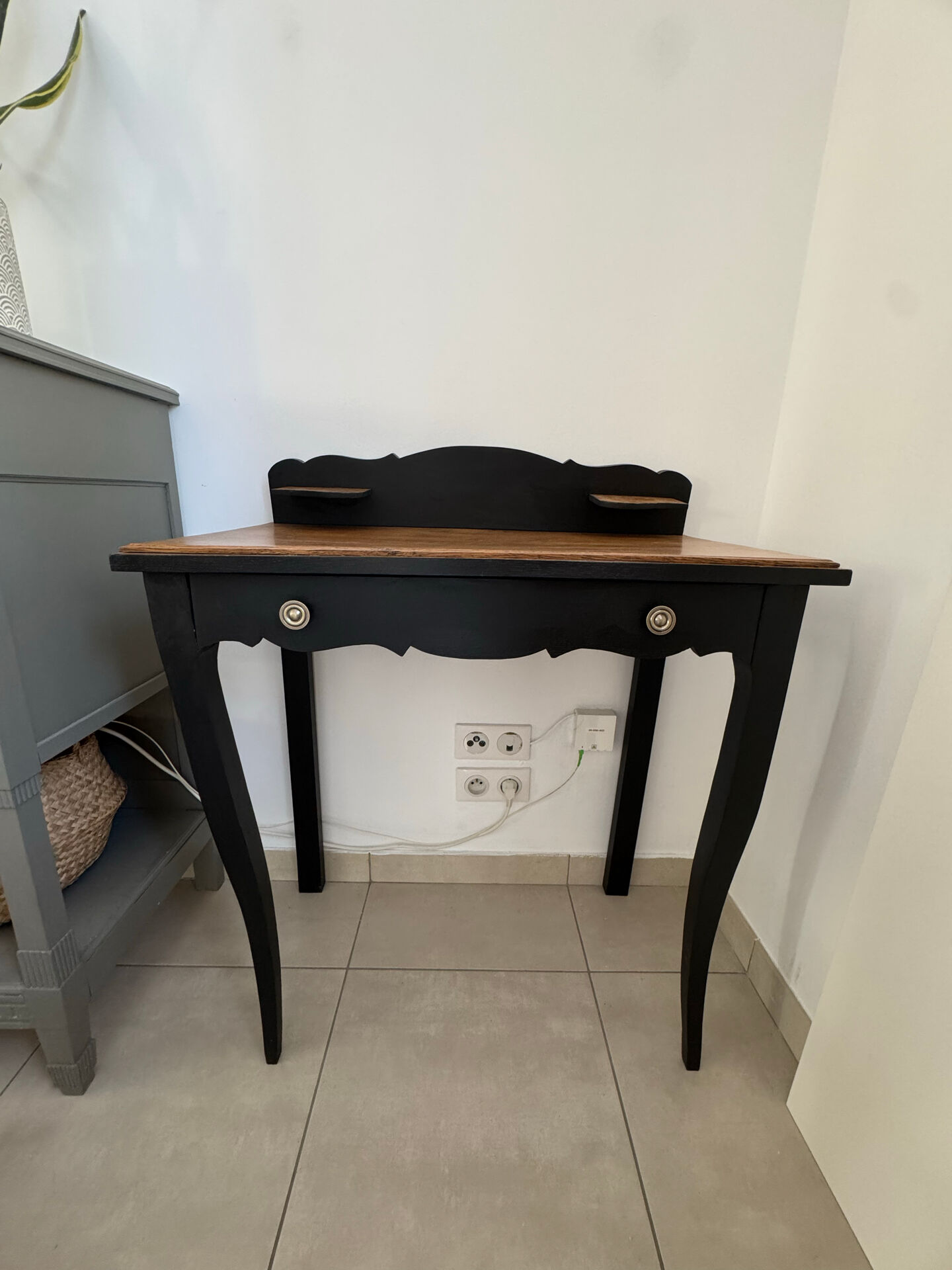 Dressing table