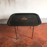 Metal tray table