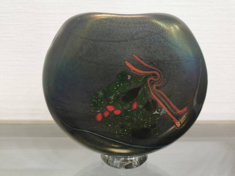 Blown glass vase signed by Robert Pierini