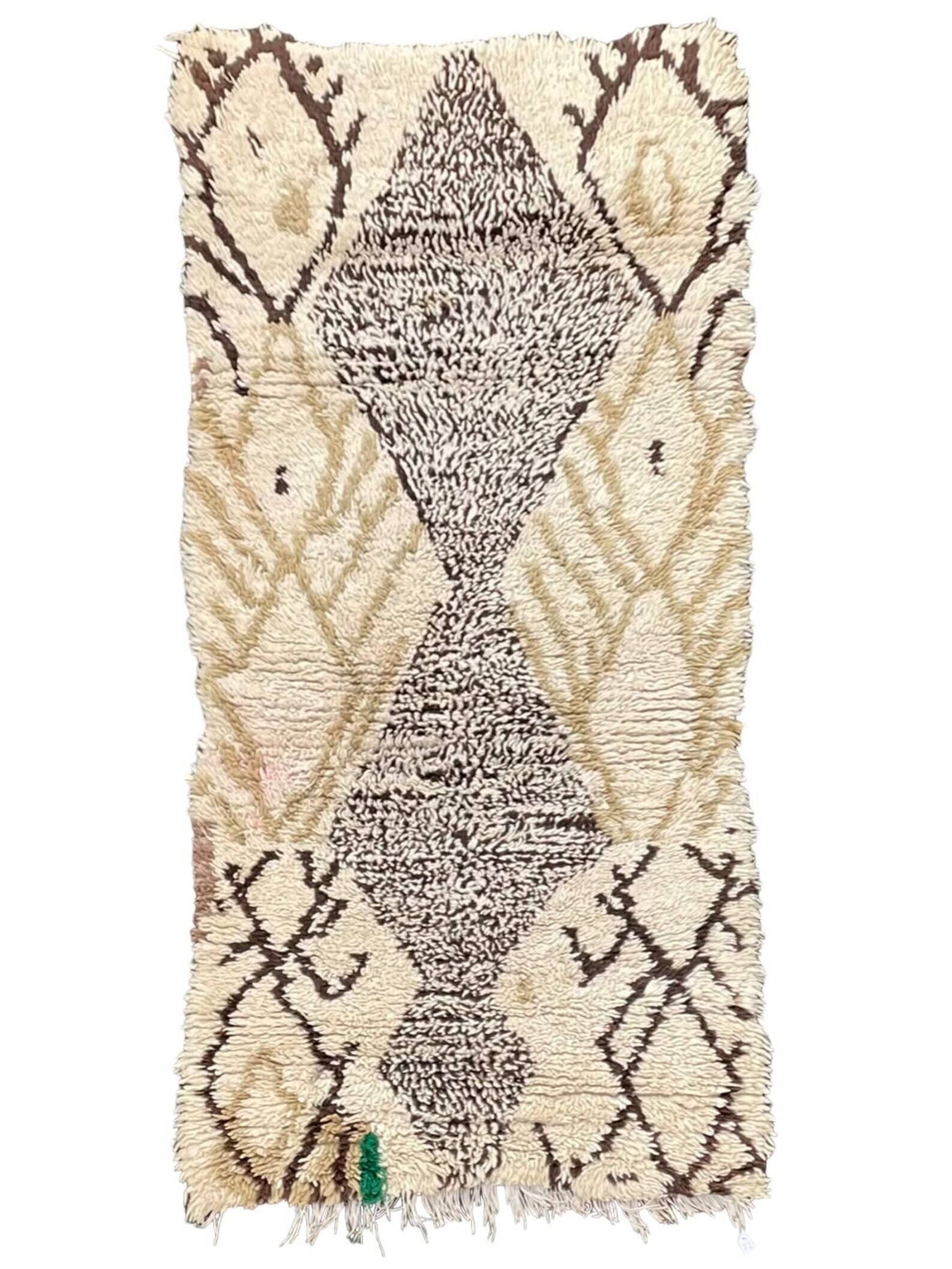 Moroccan beni ouarain Berber rug